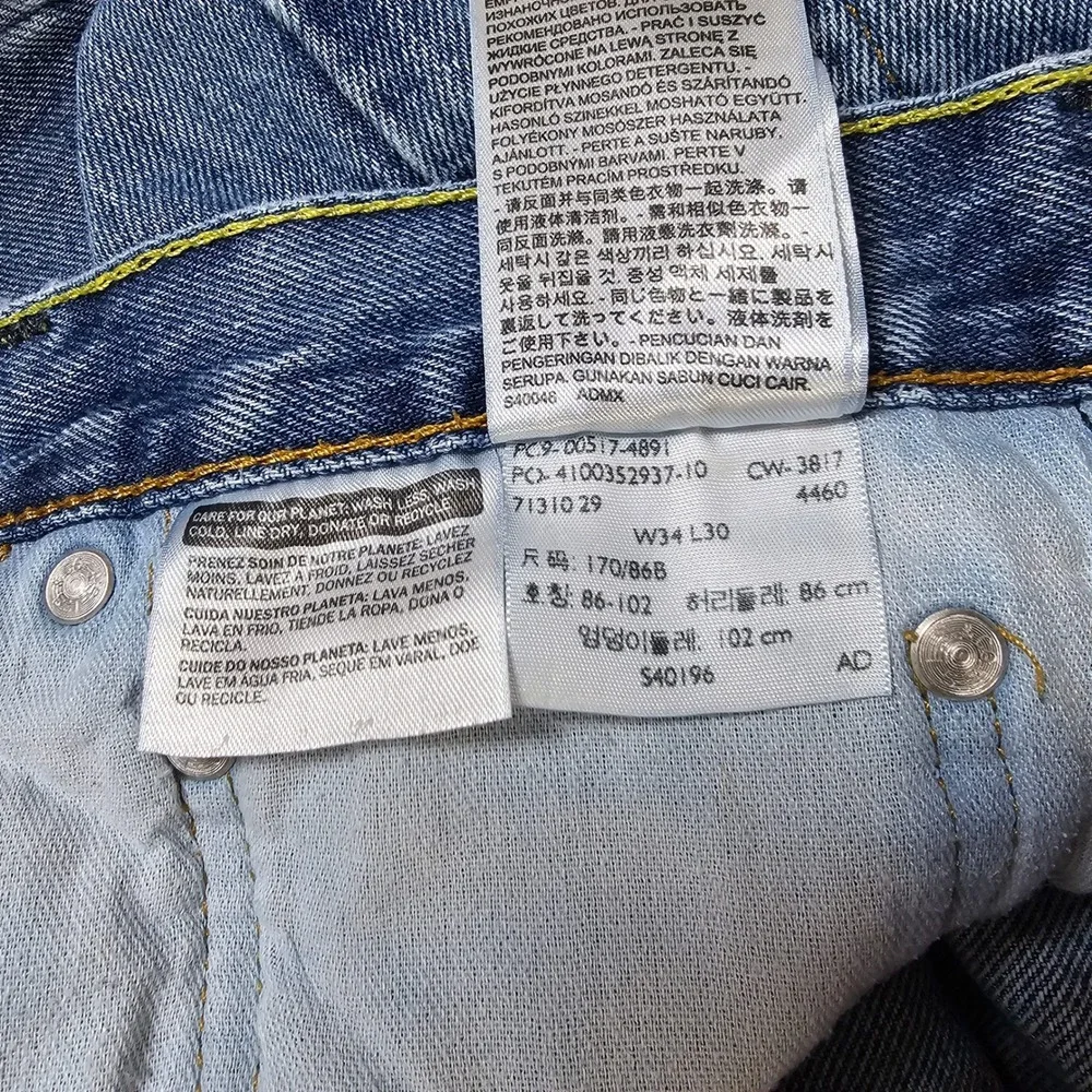 Levis levi 517